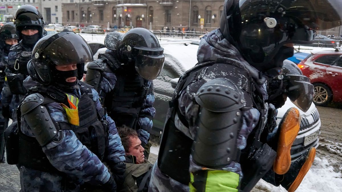 Kreml odmítl dialog s demonstranty, Navalné dal soud pokutu